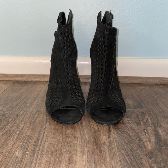 Black heels - Picture 2 of 2